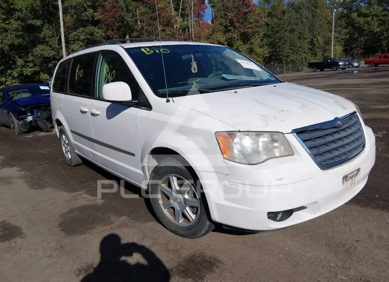 2010 Chrysler TOWN & COUNTRY photo
