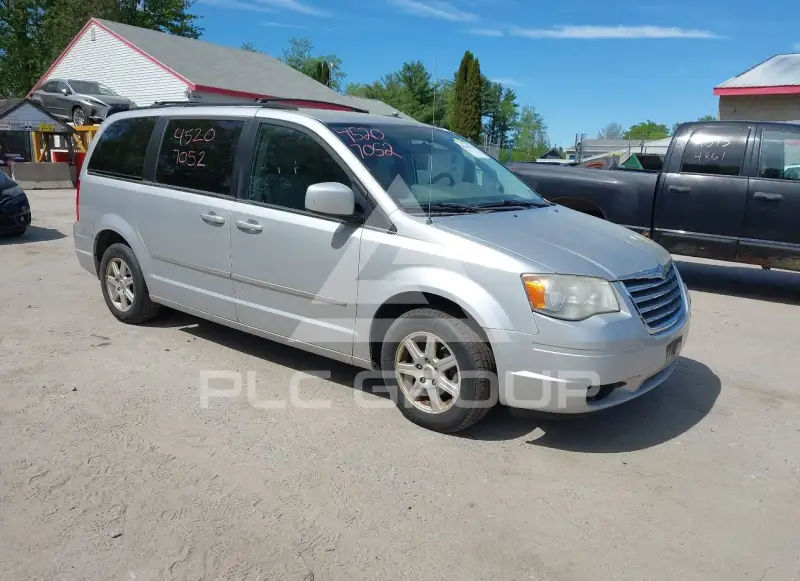 2010 Chrysler TOWN & COUNTRY фото