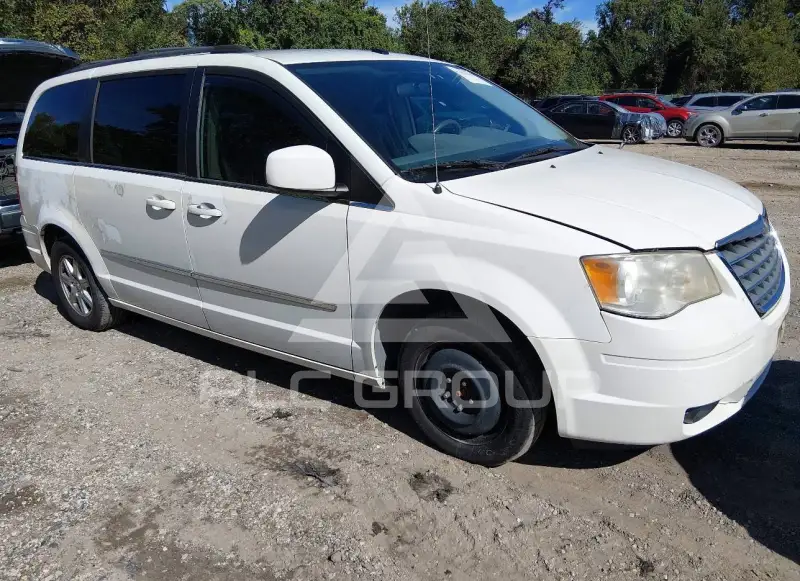 2010 Chrysler TOWN & COUNTRY photo