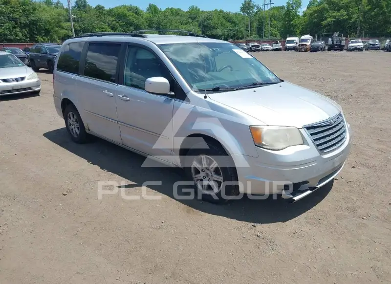 2010 Chrysler TOWN & COUNTRY photo
