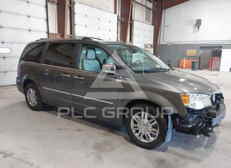 2010 Chrysler TOWN & COUNTRY фото