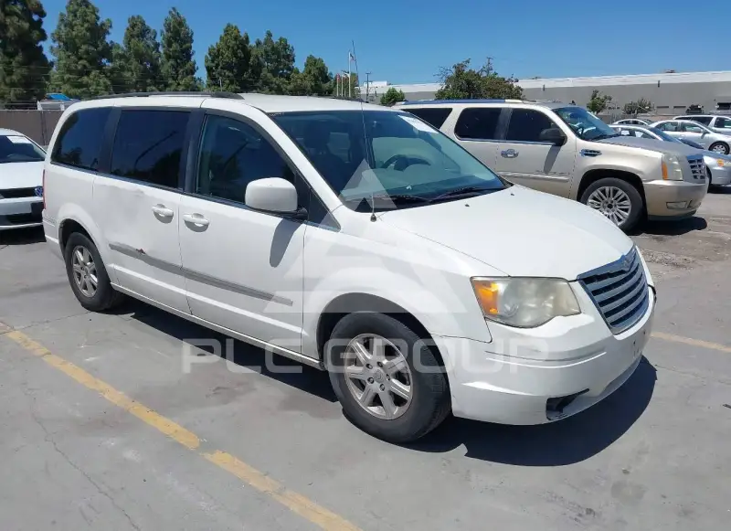 2010 Chrysler TOWN & COUNTRY фото
