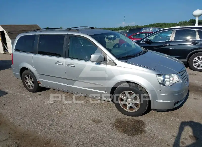 2010 Chrysler TOWN & COUNTRY photo