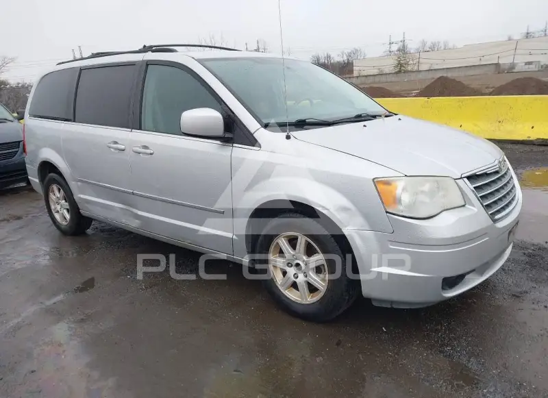 2010 Chrysler TOWN & COUNTRY фото