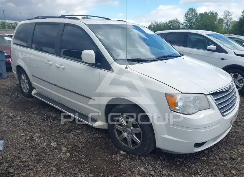 2010 Chrysler TOWN & COUNTRY фото