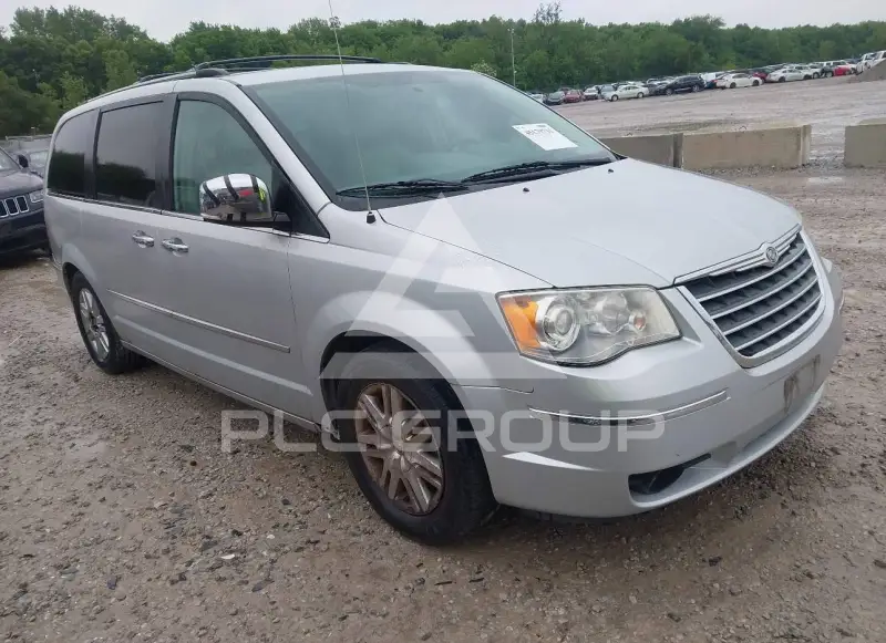2010 Chrysler TOWN & COUNTRY photo