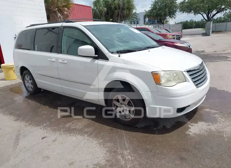 2010 Chrysler TOWN & COUNTRY фото