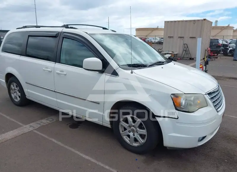 2010 Chrysler TOWN & COUNTRY photo