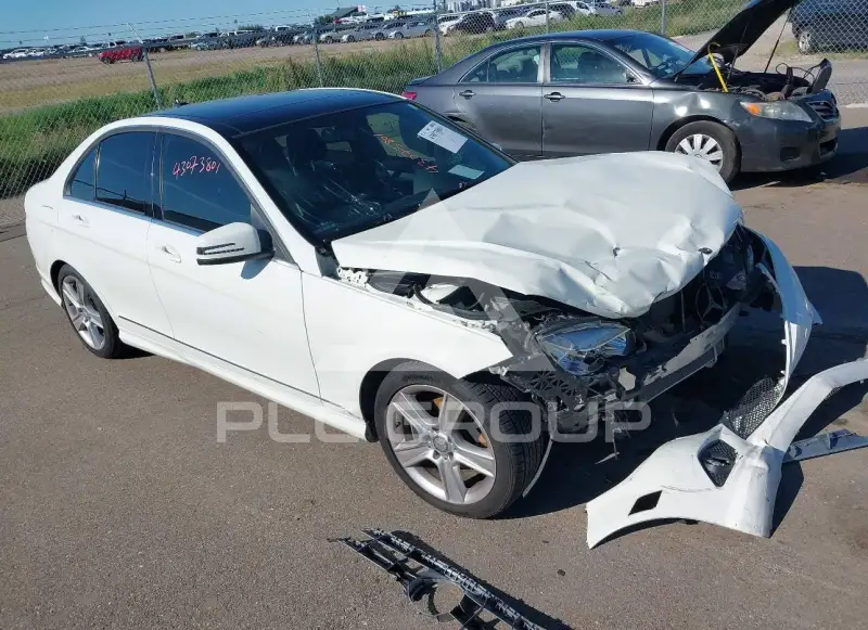2010 Mercedes Benz C 300 фото