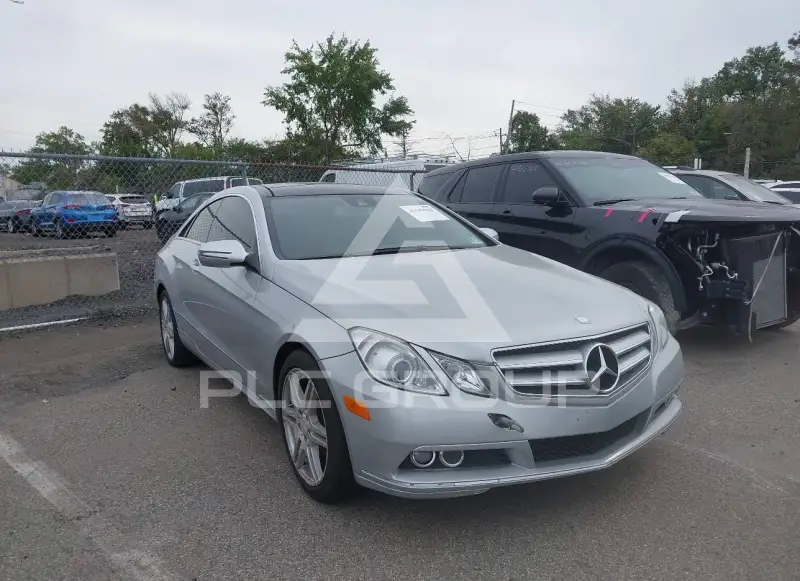 2010 Mercedes Benz E 350 фото