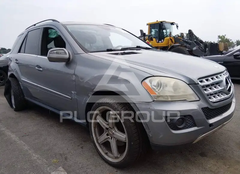 2010 Mercedes Benz ML 350 photo