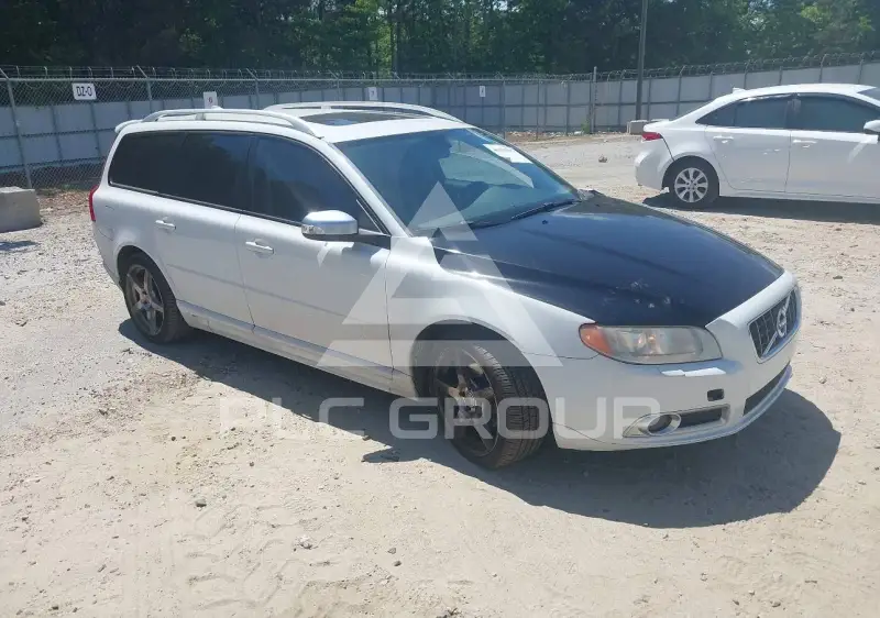 2010 Volvo V70 photo