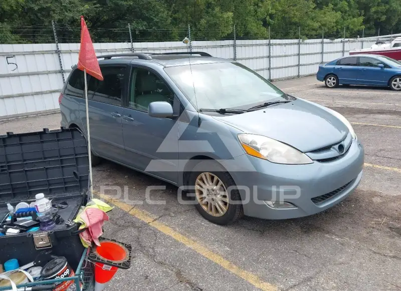 2010 Toyota SIENNA фото
