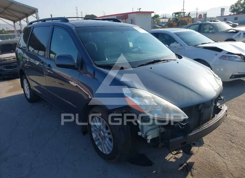 2010 Toyota SIENNA photo