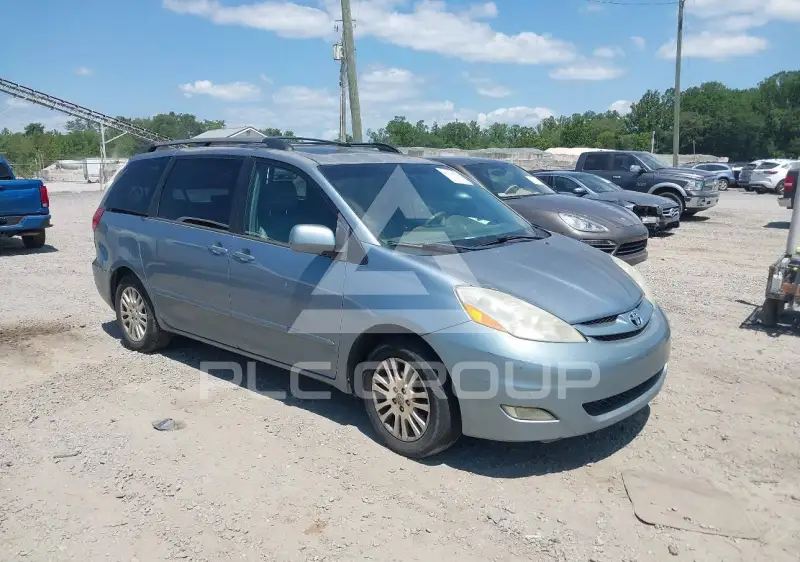 2010 Toyota SIENNA photo