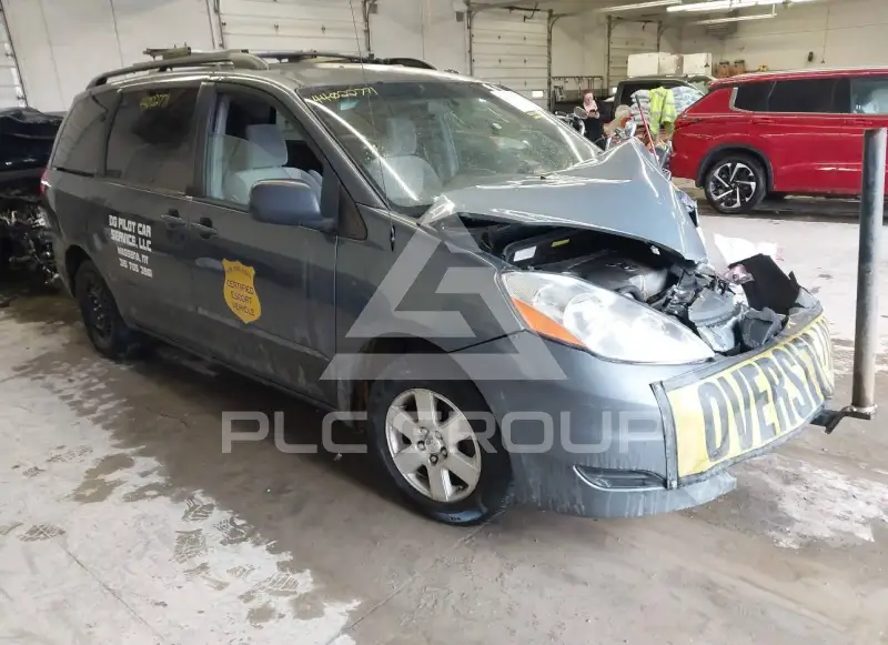 2010 Toyota SIENNA фото