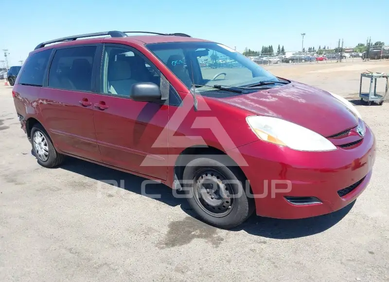 2010 Toyota SIENNA photo