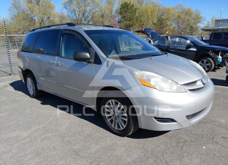 2010 Toyota SIENNA фото