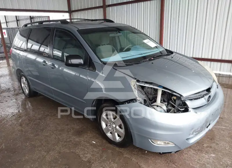 2010 Toyota SIENNA фото