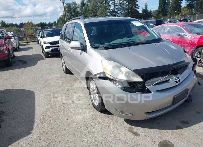 2010 Toyota SIENNA photo