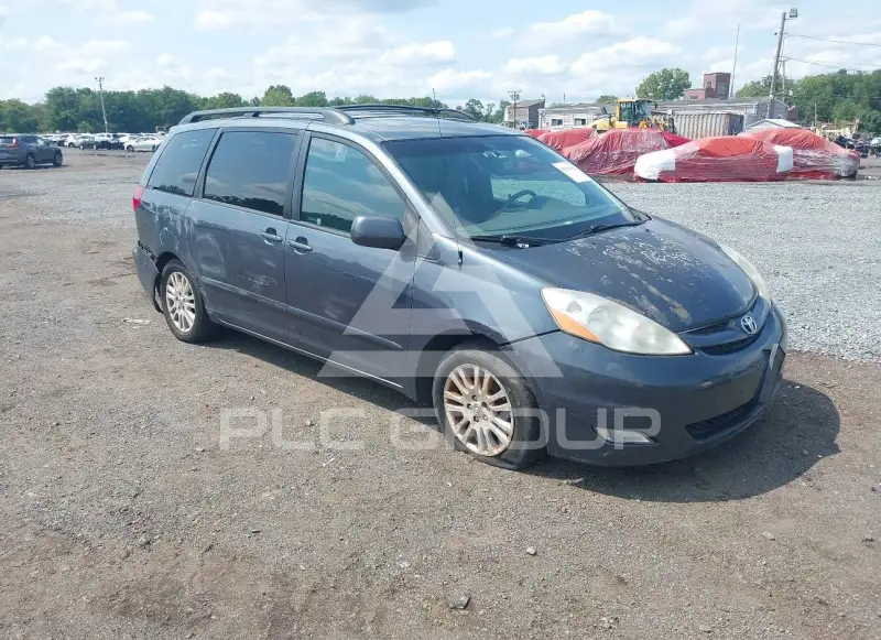 2010 Toyota SIENNA photo
