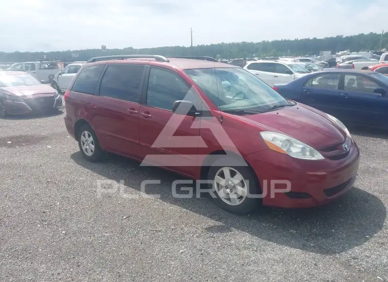 2010 Toyota SIENNA photo