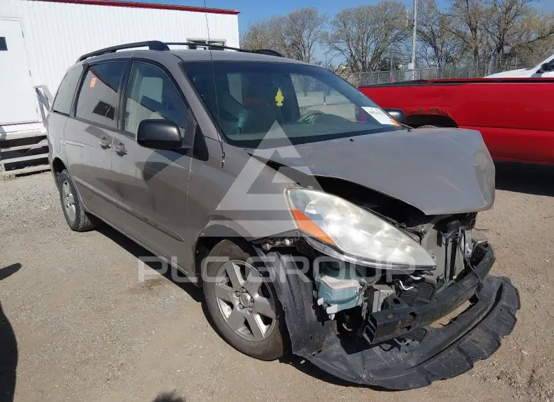 2010 Toyota SIENNA фото