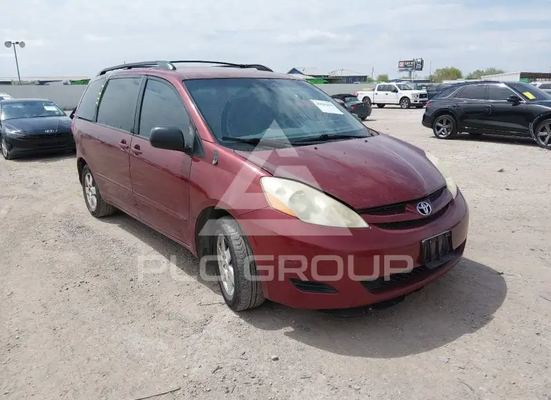 2010 Toyota SIENNA photo
