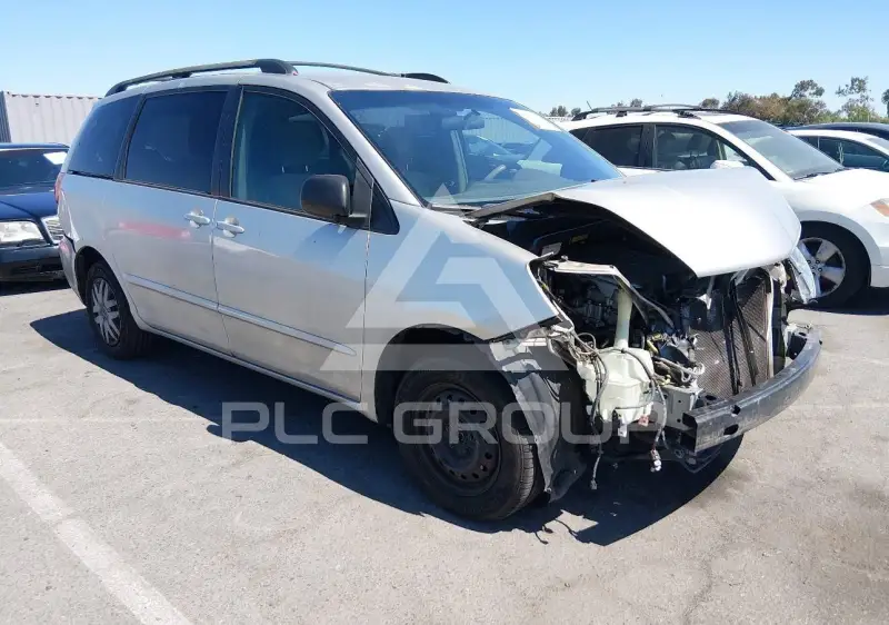 2010 Toyota SIENNA фото