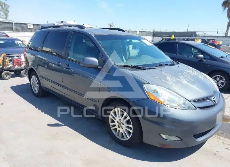 2010 Toyota SIENNA photo