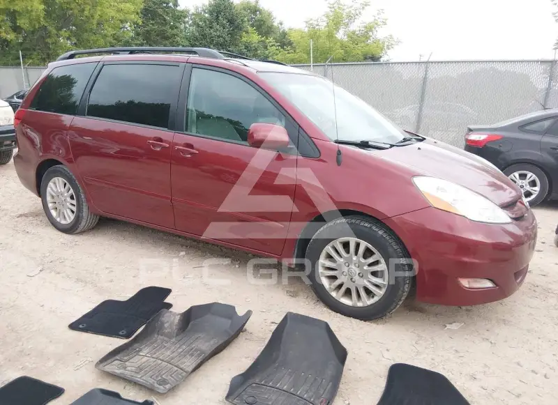 2010 Toyota SIENNA photo