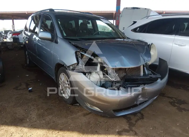 2010 Toyota SIENNA photo