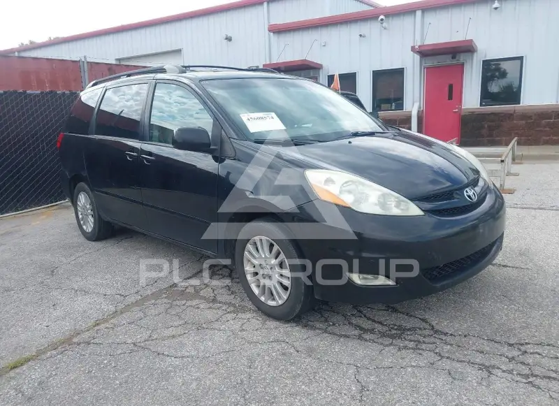 2010 Toyota SIENNA photo