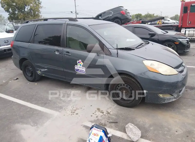 2010 Toyota SIENNA фото