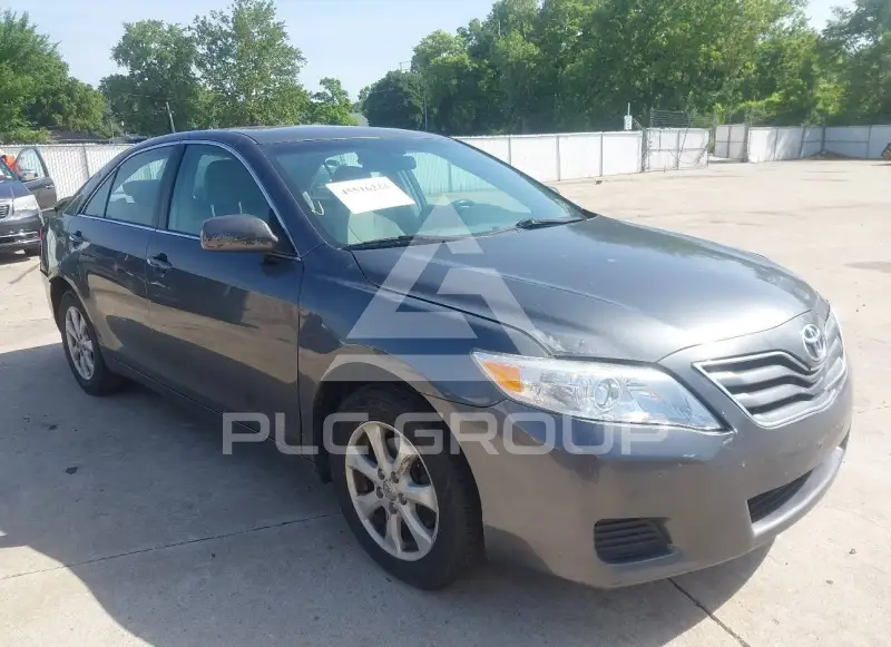2010 Toyota CAMRY photo