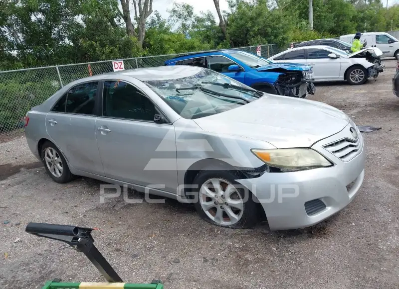 2010 Toyota CAMRY фото