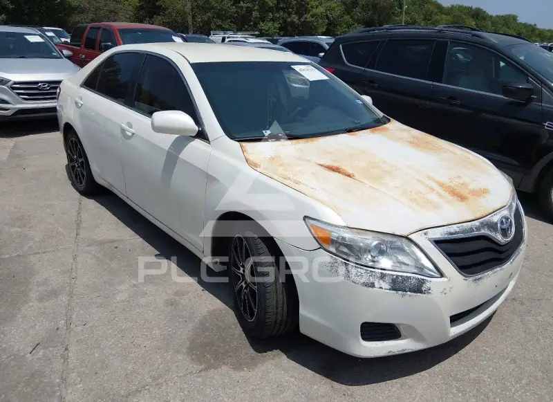 2010 Toyota CAMRY фото