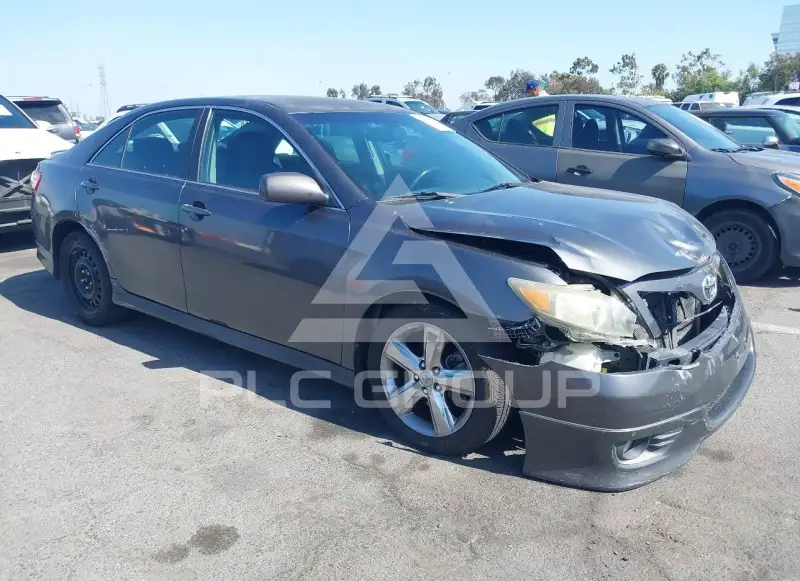 2010 Toyota CAMRY фото