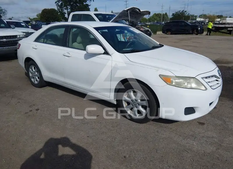 2010 Toyota CAMRY фото