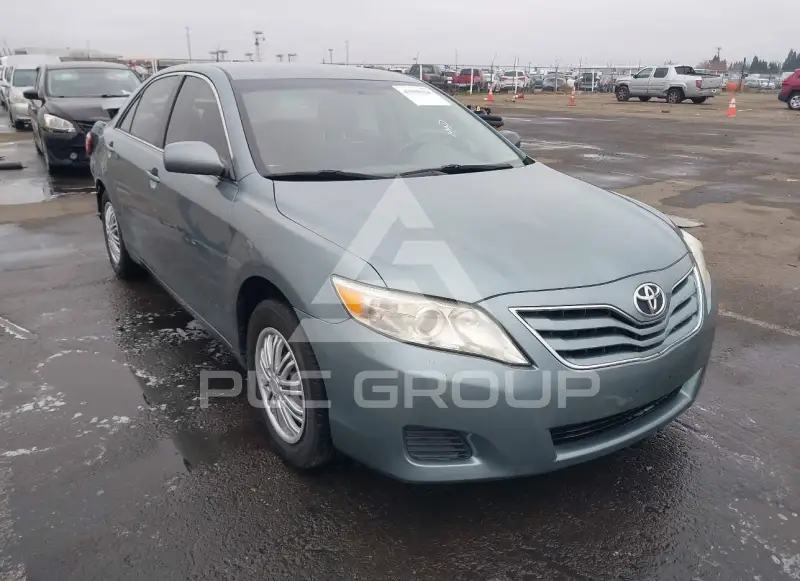 2010 Toyota CAMRY photo