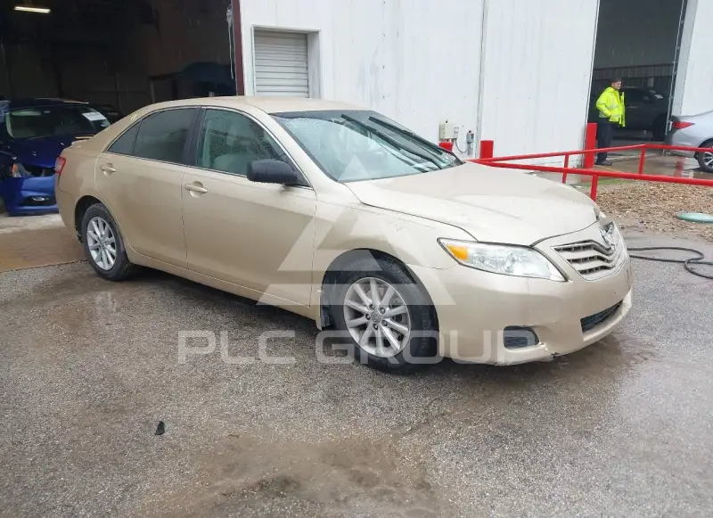 2010 Toyota CAMRY фото