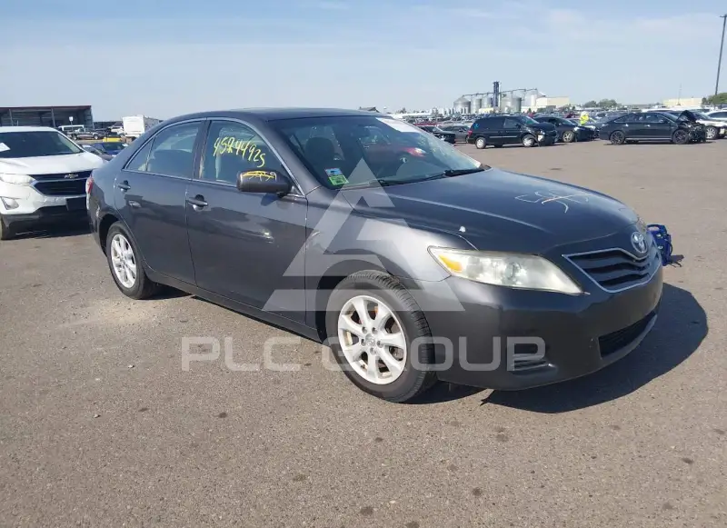 2010 Toyota CAMRY фото