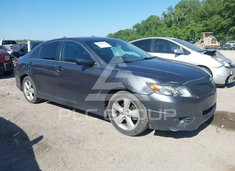 2010 Toyota CAMRY фото