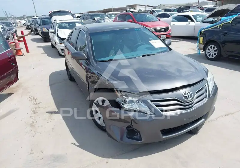 2010 Toyota CAMRY фото