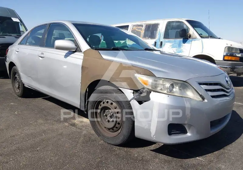 2010 Toyota CAMRY фото