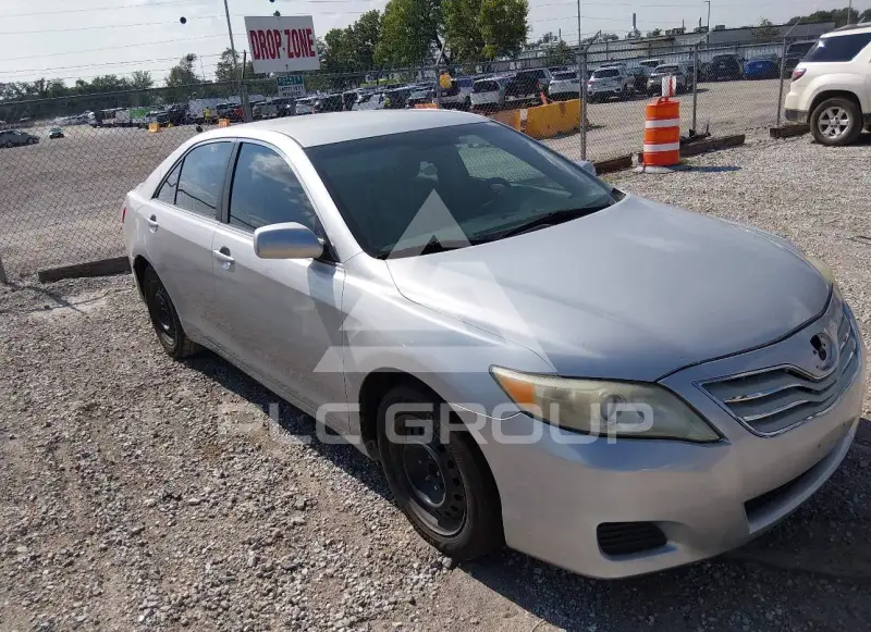 2010 Toyota CAMRY фото