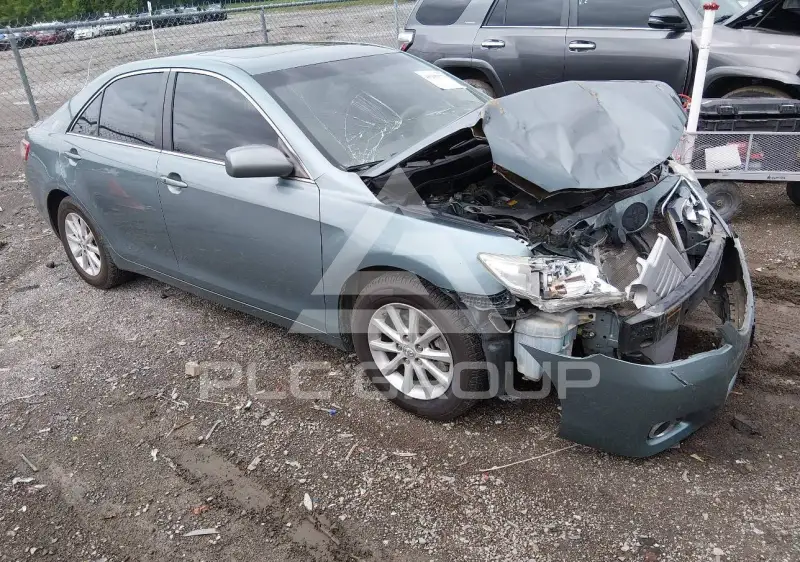 2010 Toyota CAMRY фото