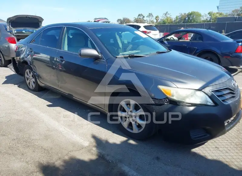 2010 Toyota CAMRY фото