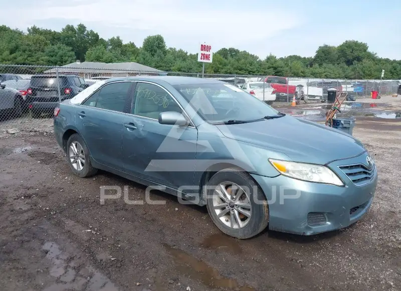 2010 Toyota CAMRY фото