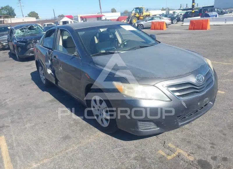 2010 Toyota CAMRY фото